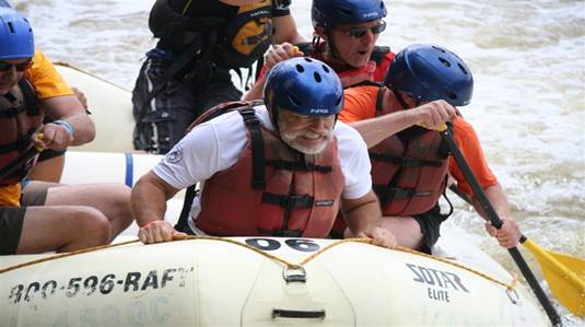 ottawa-river-rafting-hanging-on