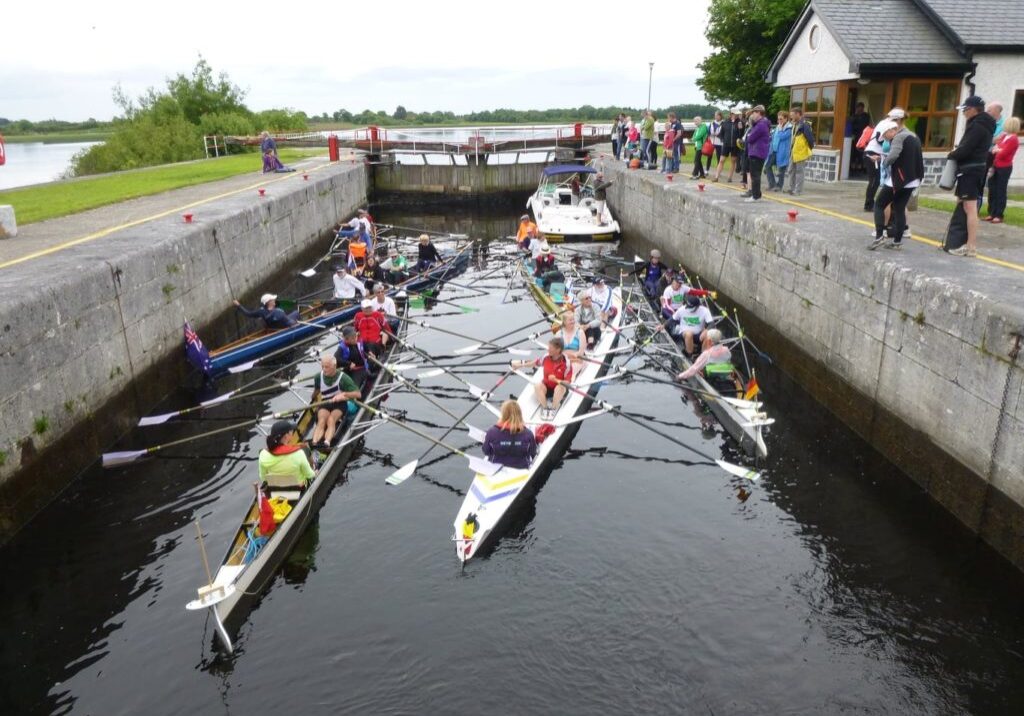 Colourful passage during the FISA World Rowing Tour Ireland